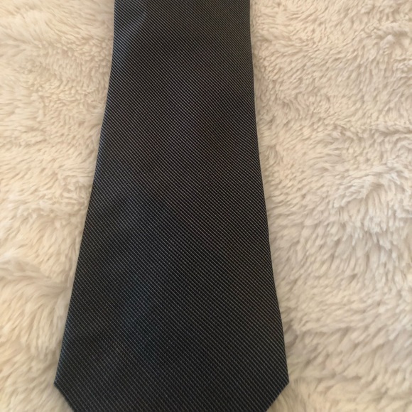 Kenneth Cole Reaction black gray silk tie - Picture 2 of 4